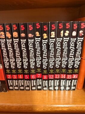 Tsuwari bito Manga Volumes Set - Black & Red Spines